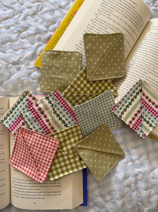 Random Fabric Corner Bookmark